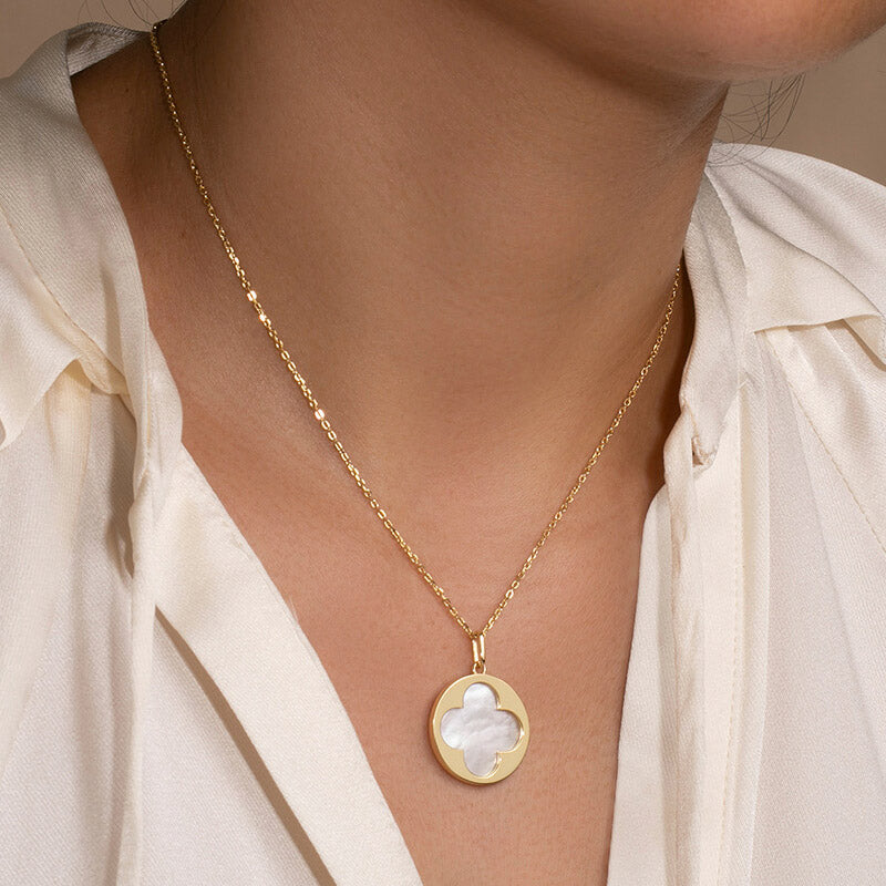 Round Mother of Pearl Four leaf clover Necklace