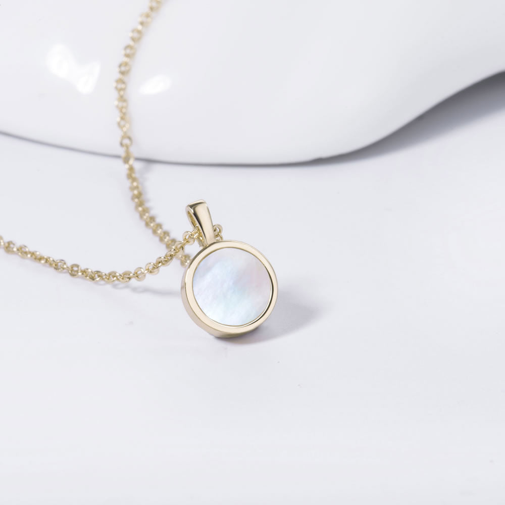 simple Small Round Mother of Pearl Necklace